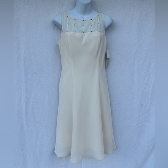 Evan Picone Dresses & Skirts - Evan PiconeElegant Cream Sleeveless Dress#A1